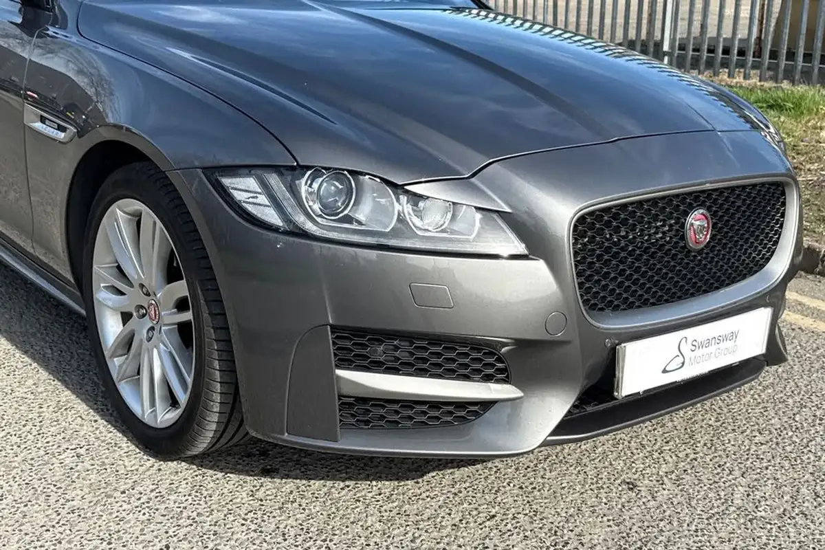 2018-jaguar-xf-20td-r-sport-180ps-saloon-4d-1999cc-auto-big-8