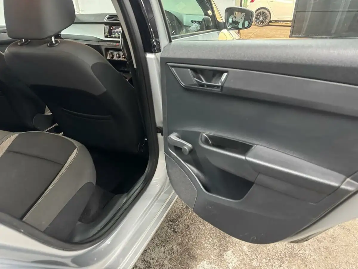 2016-skoda-fabia-12-tsi-se-90ps-estate-big-33