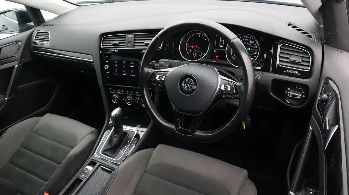 2020-volkswagen-golf-20tdi-gt-edition-estate-dsg-big-9