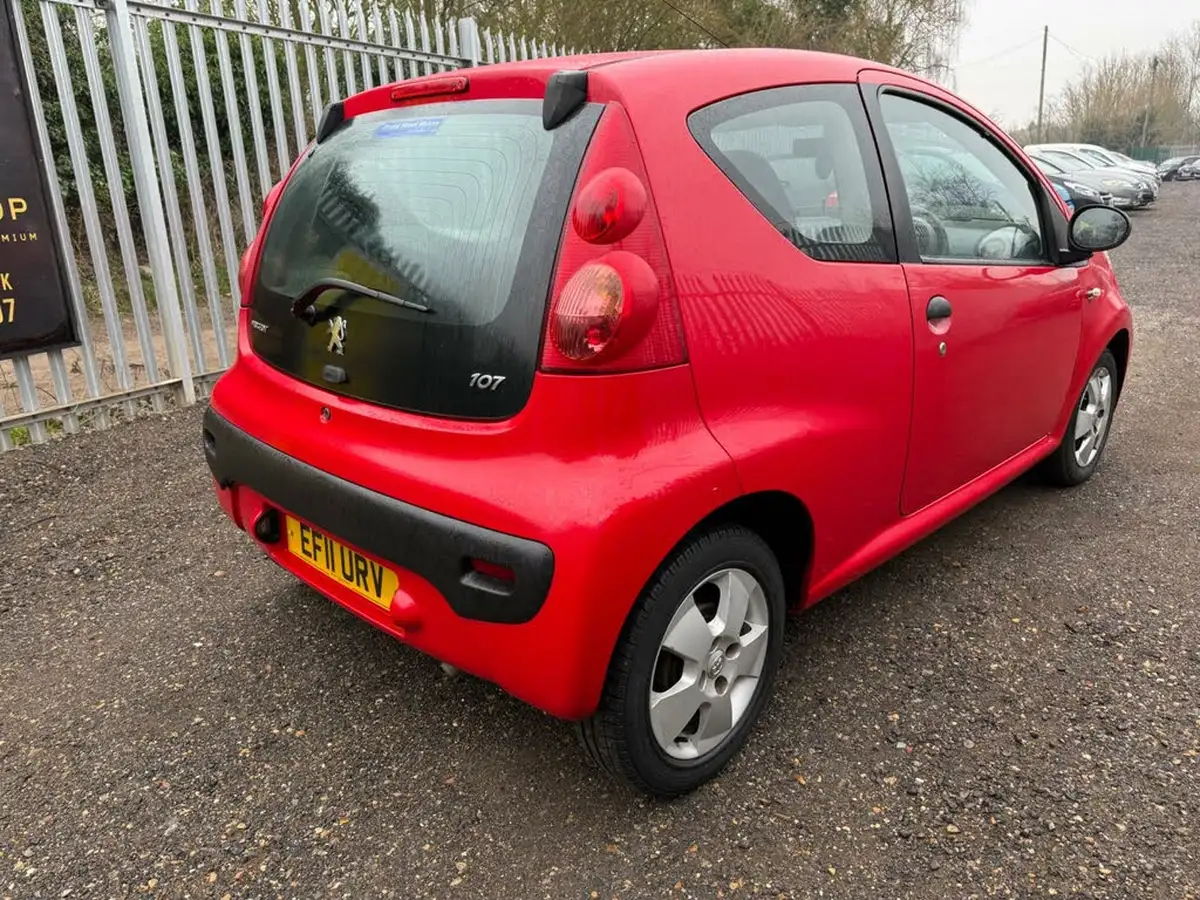 2011-peugeot-107-10-urban-lite-big-7
