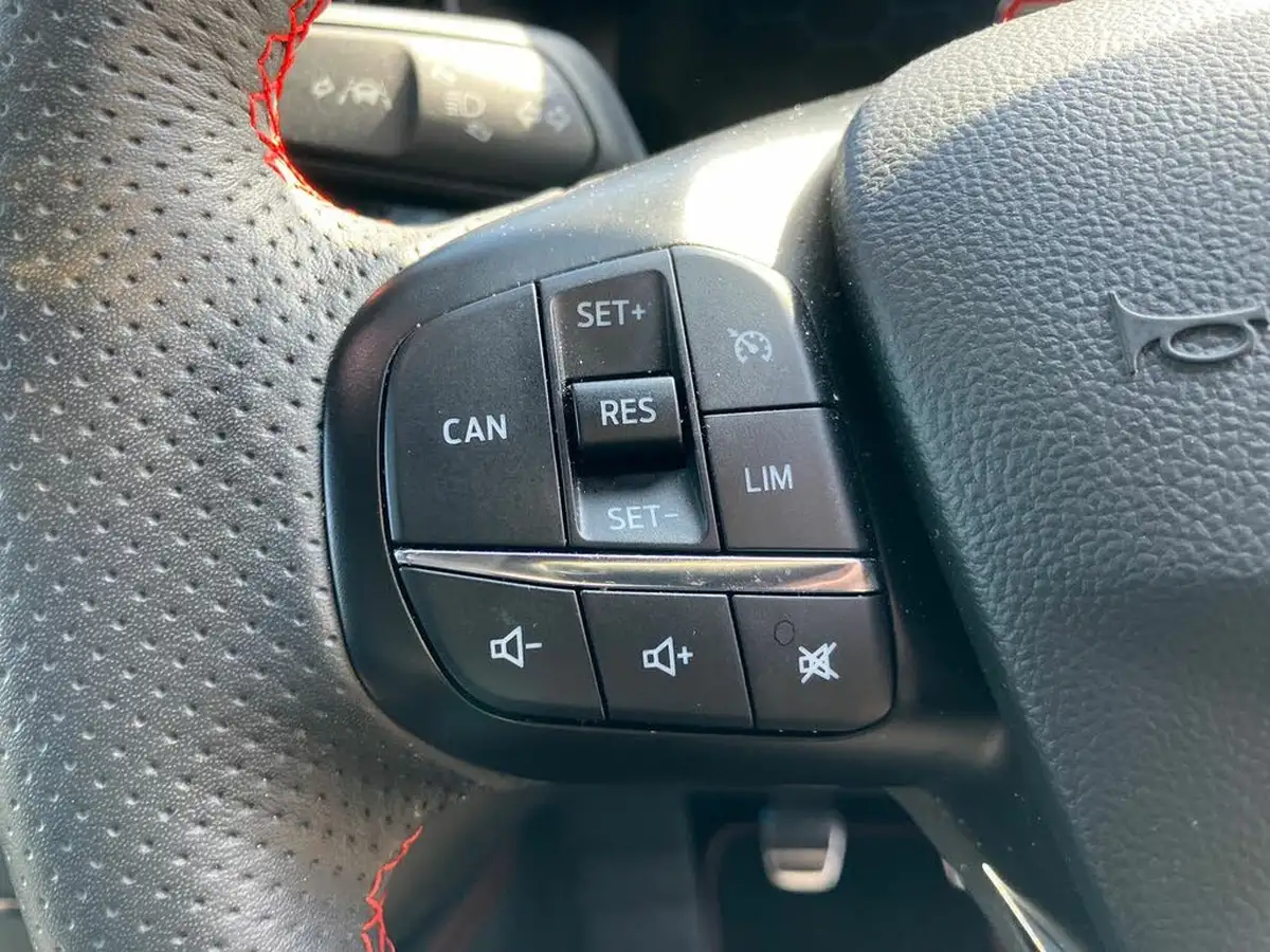 2023-ford-focus-23t-st-hatchback-big-15