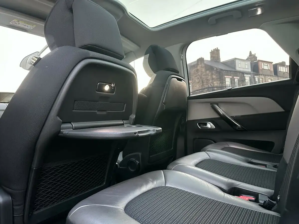 2014-citroen-c4-picasso-16e-hdi-exclusive-big-58