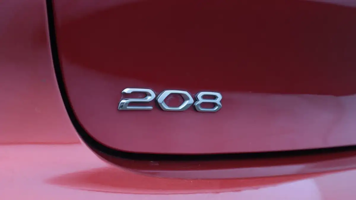 2020-peugeot-208-12-puretech-allure-100bhp-eat8-big-21