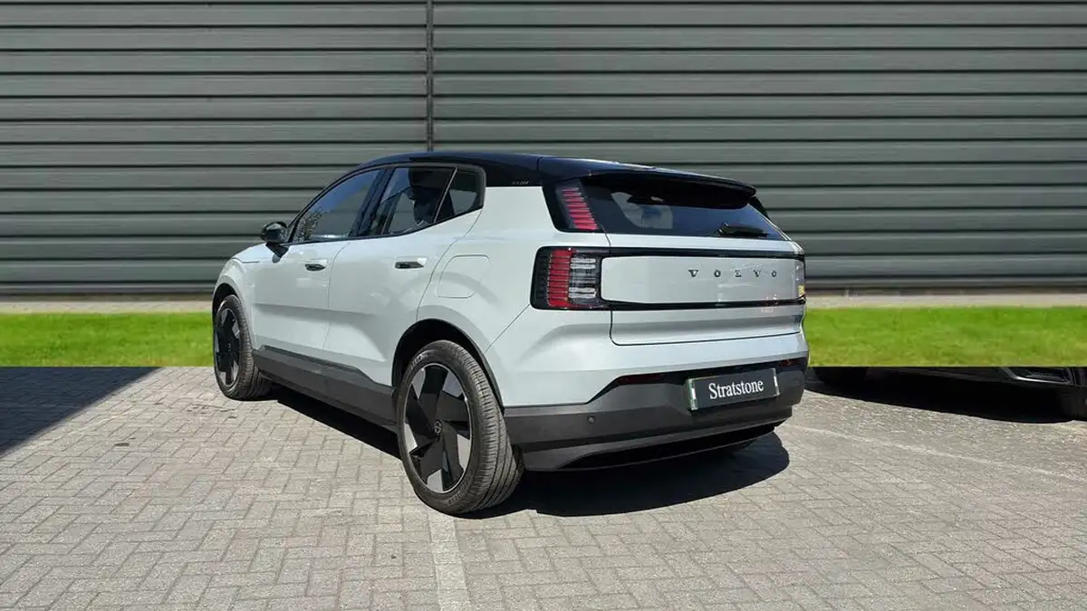 2024-volvo-ex30-e-twin-plus-big-2