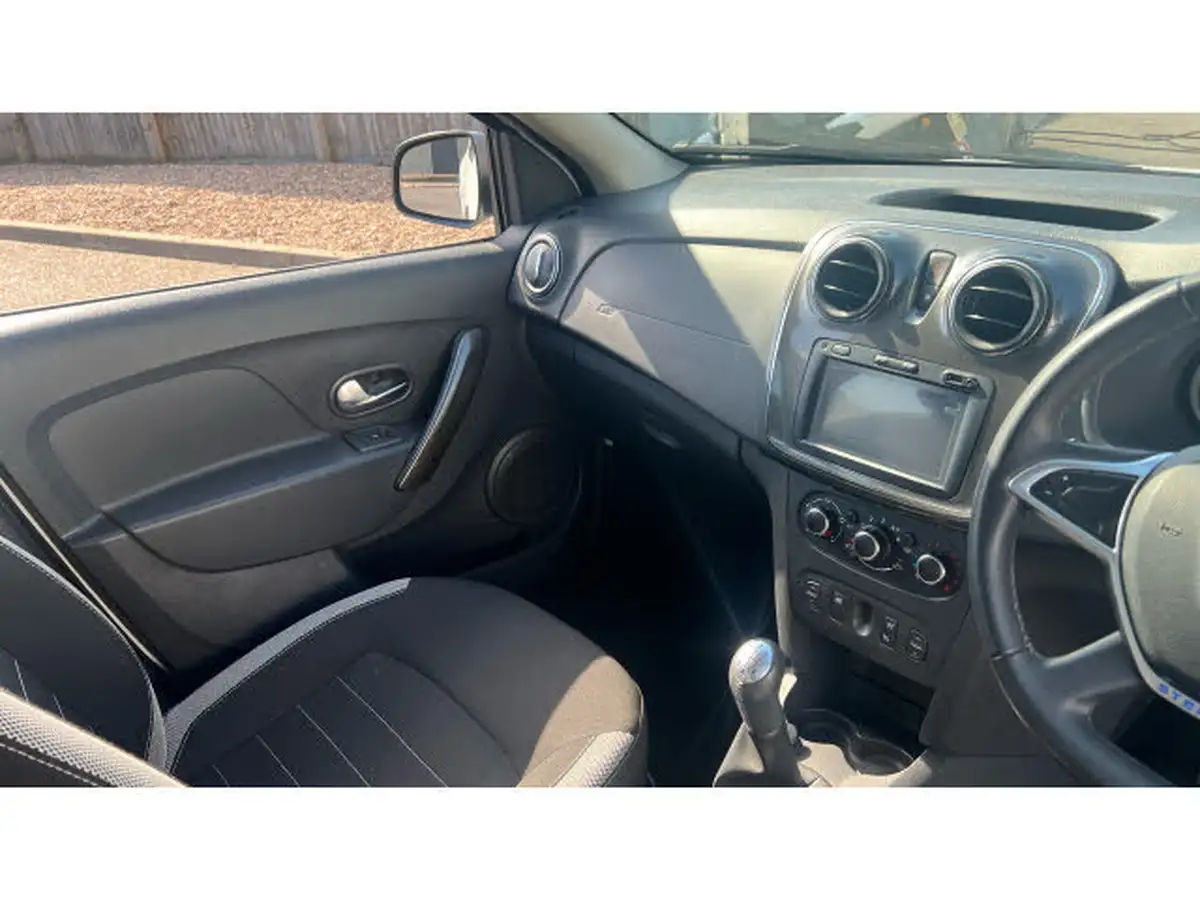 2017-dacia-sandero-stepway-15dci-laureate-big-13