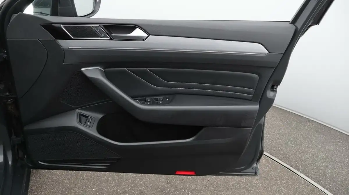 2021-volkswagen-passat-14-tsi-gte-estate-5d-big-15