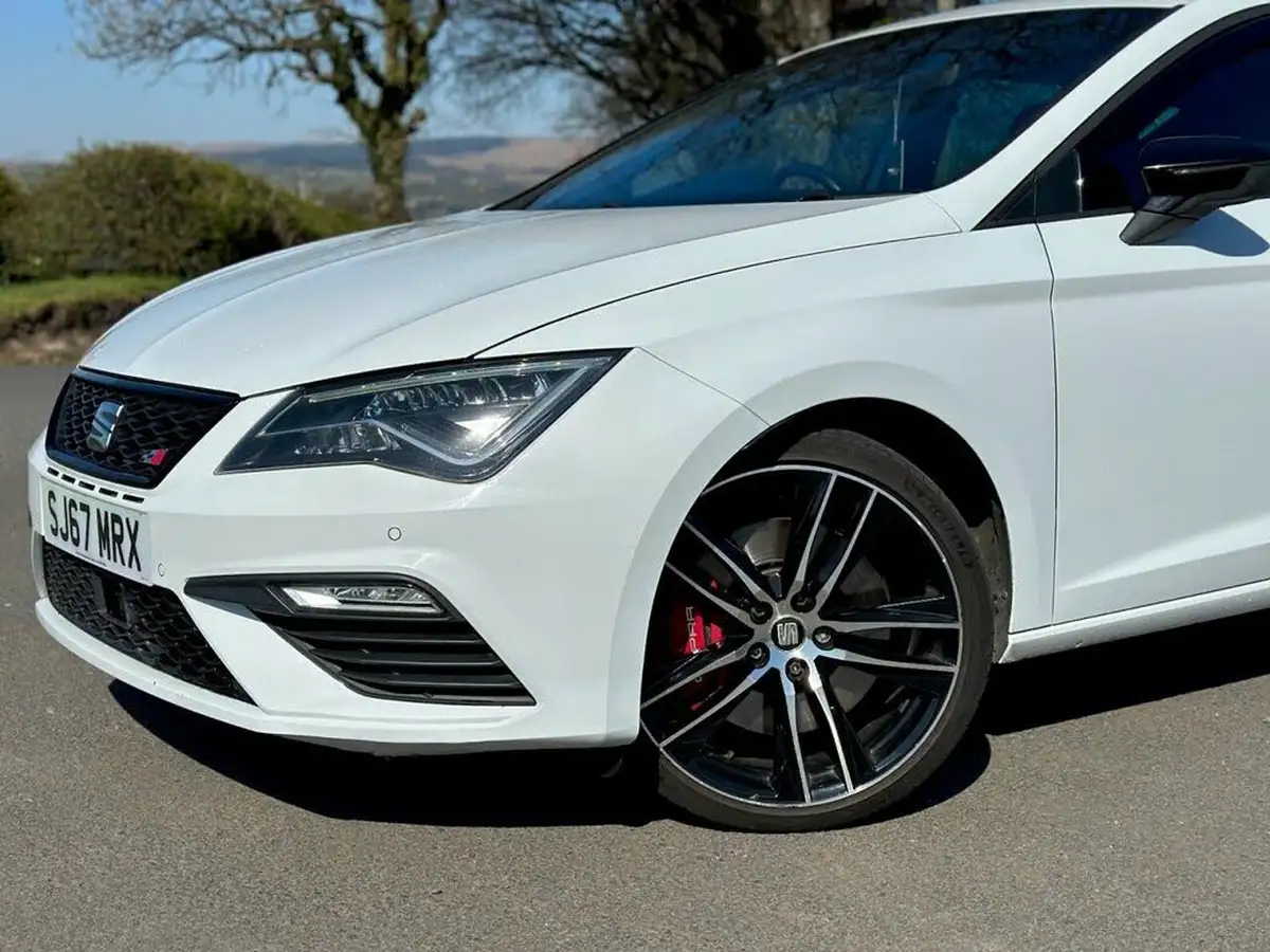 2017-seat-leon-20-tsi-cupra-300-hatchback-5d-big-11