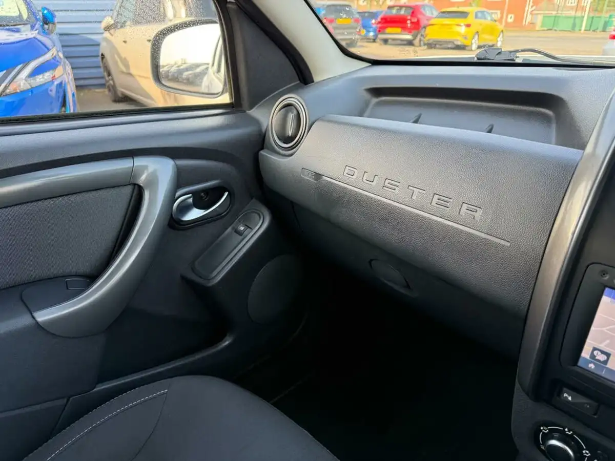 2018-dacia-duster-12-tce-nav-4x4-big-32