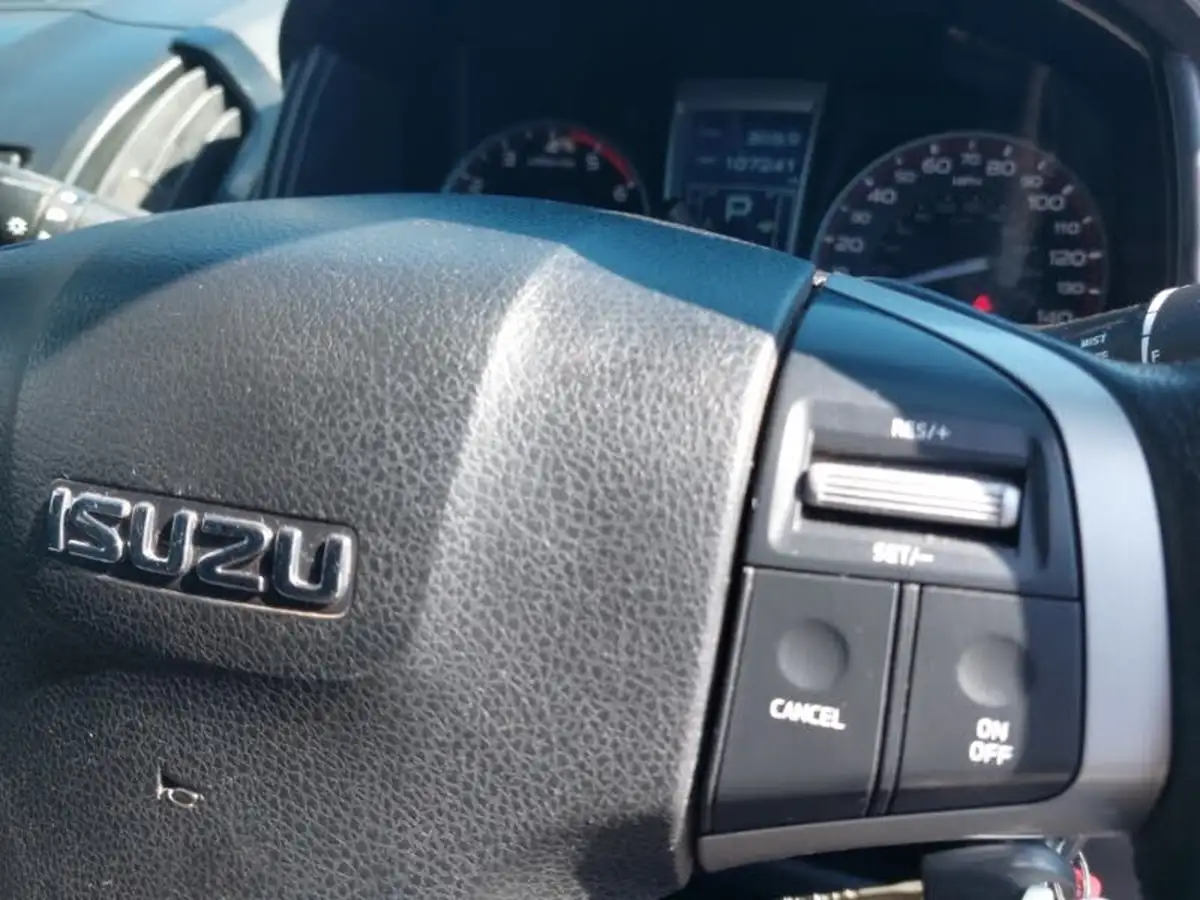 2015-isuzu-d-max-25td-venetian-red-blade-auto-big-13