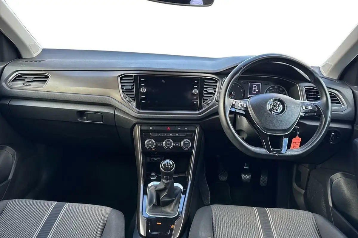 2019-volkswagen-t-roc-10-tsi-se-big-39