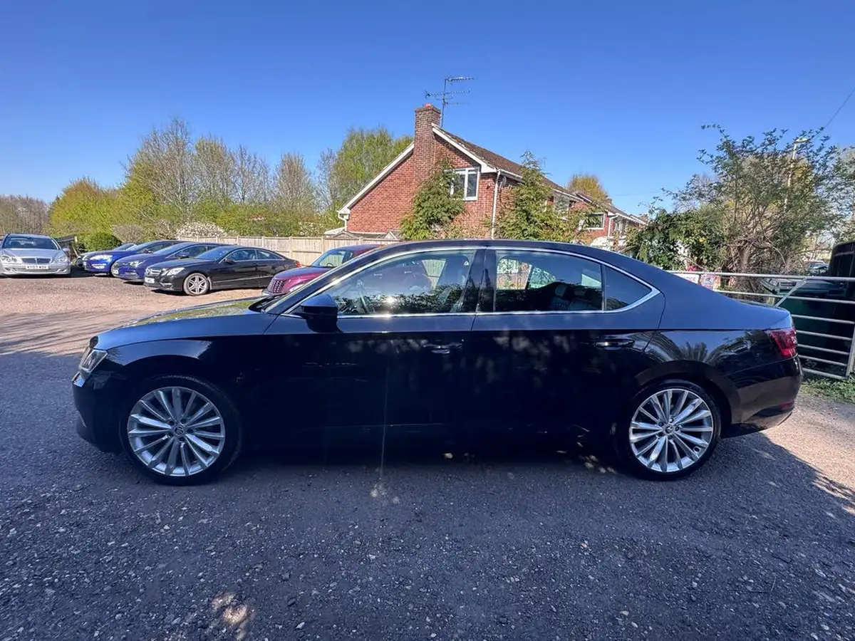 2017-skoda-superb-20tdi-se-l-executive-hatchback-dsg-big-5