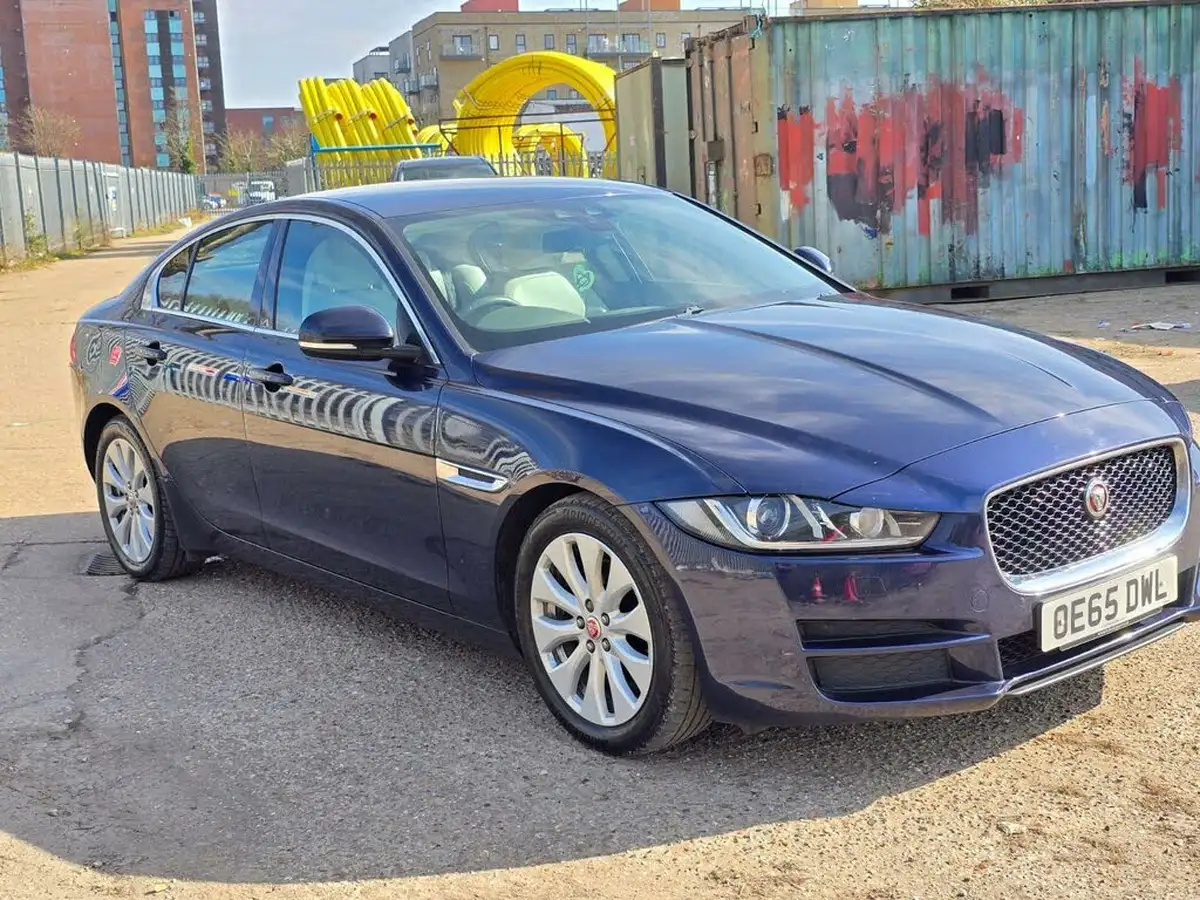 2015-jaguar-xe-20td-portfolio-163ps-auto-big-13