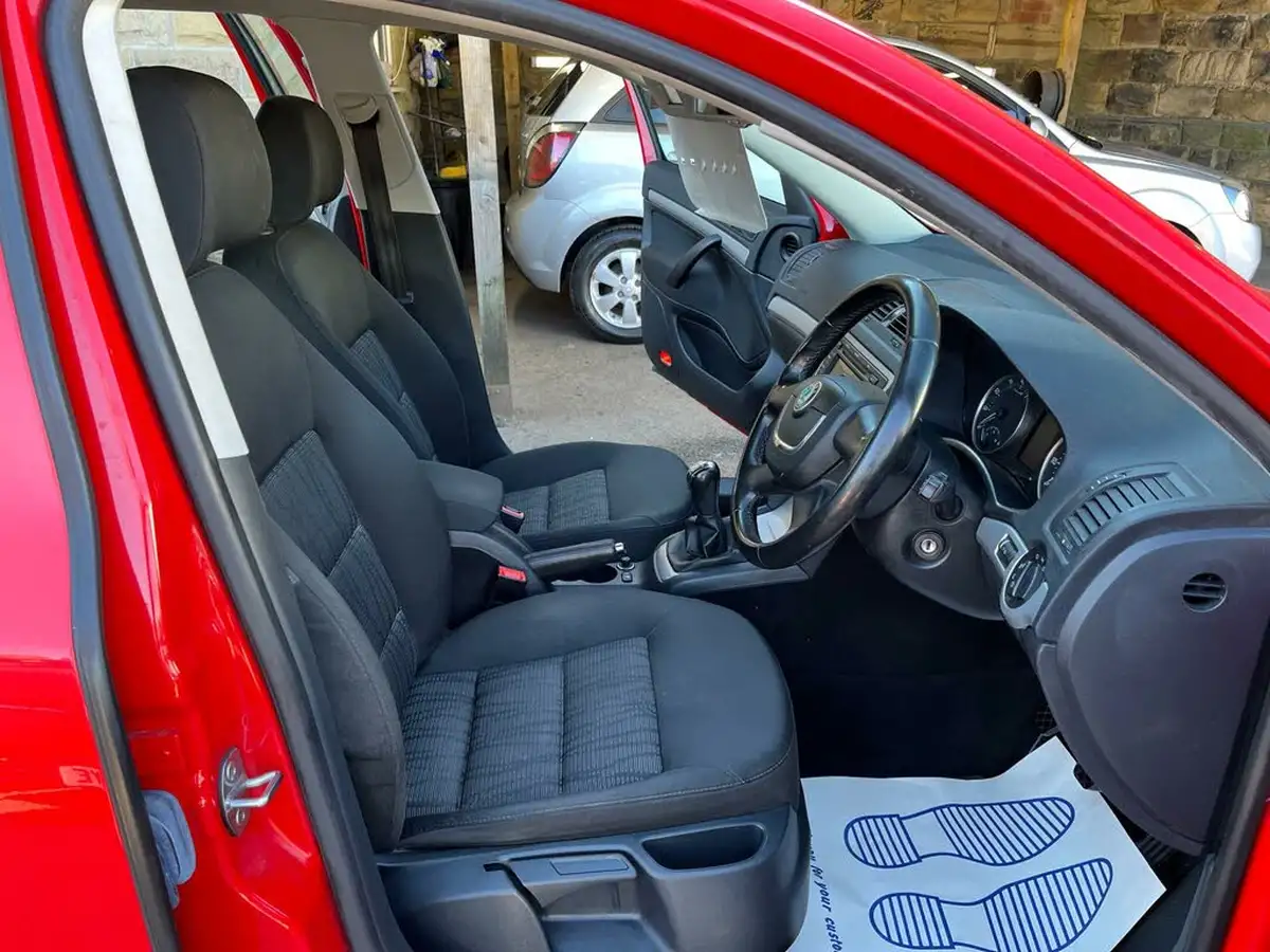 2010-skoda-octavia-18-elegance-tsi-160bhp-estate-big-6