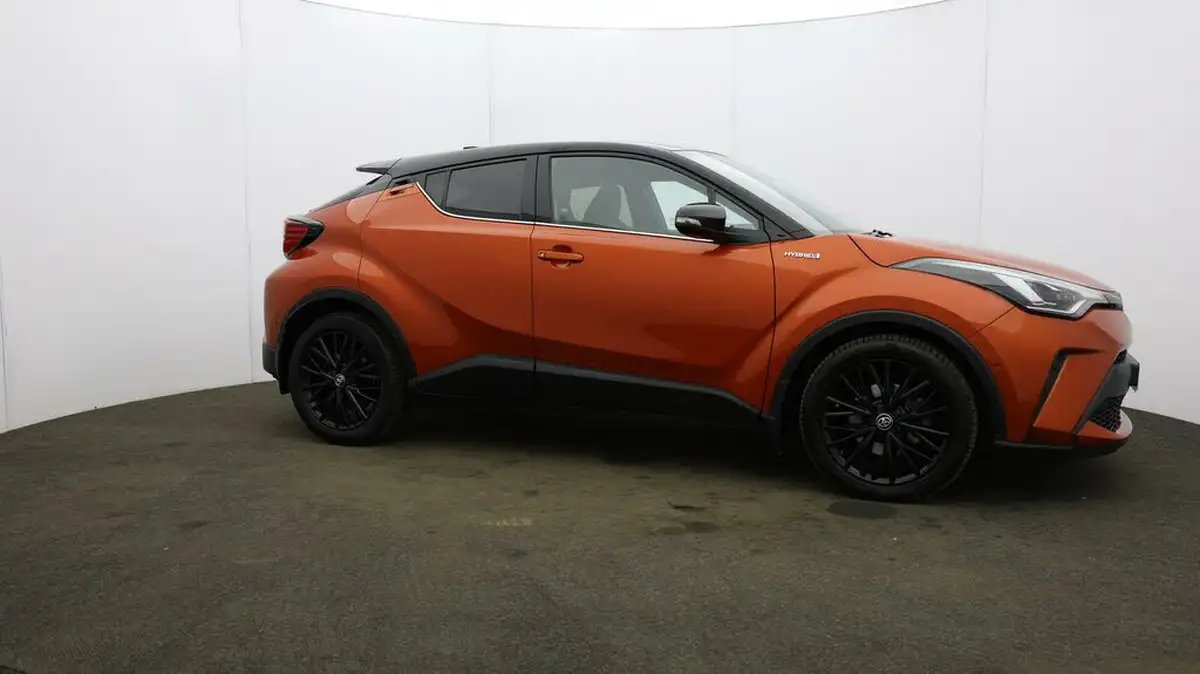 2020-toyota-c-hr-20-vvt-i-orange-edition-big-42