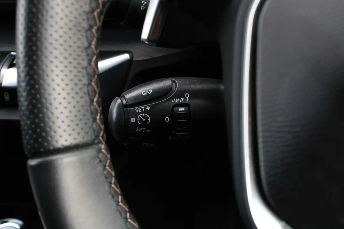 2018-peugeot-3008-suv-20-bluehdi-gt-20bluehdi-180bhp-eat6-big-32