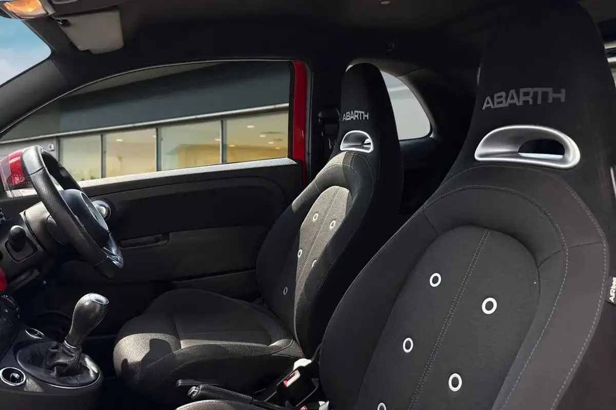 2018-abarth-595-14-tjet-big-15