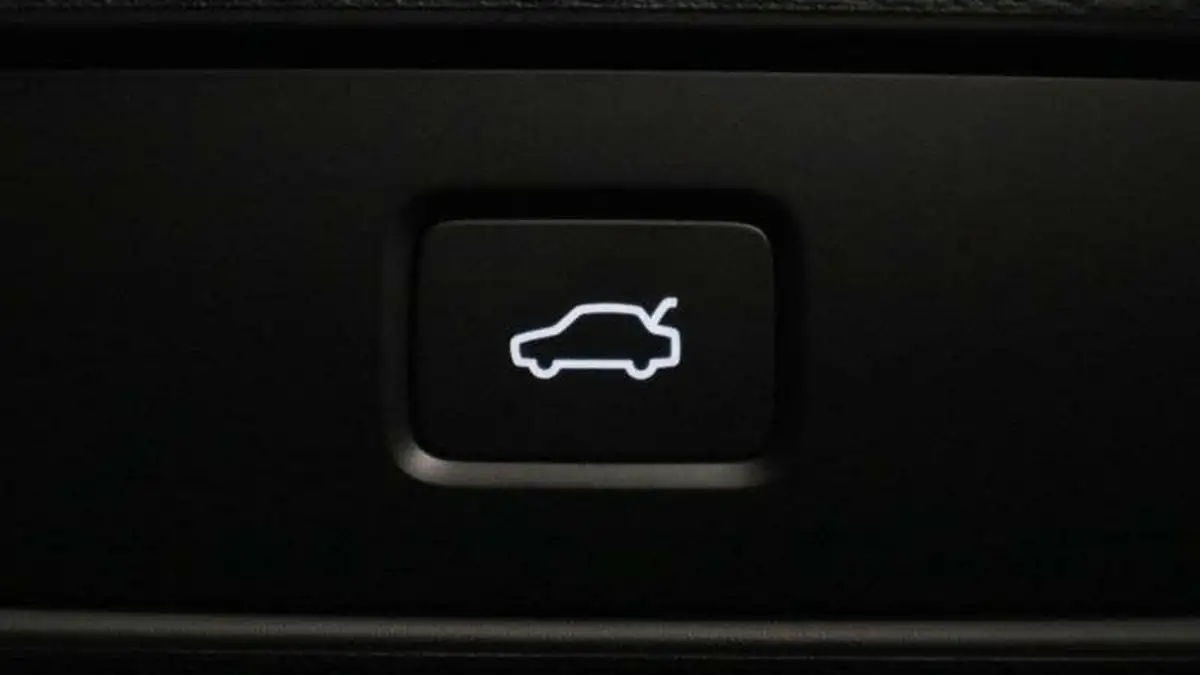 2024-volvo-xc40-20-b3-plus-big-29