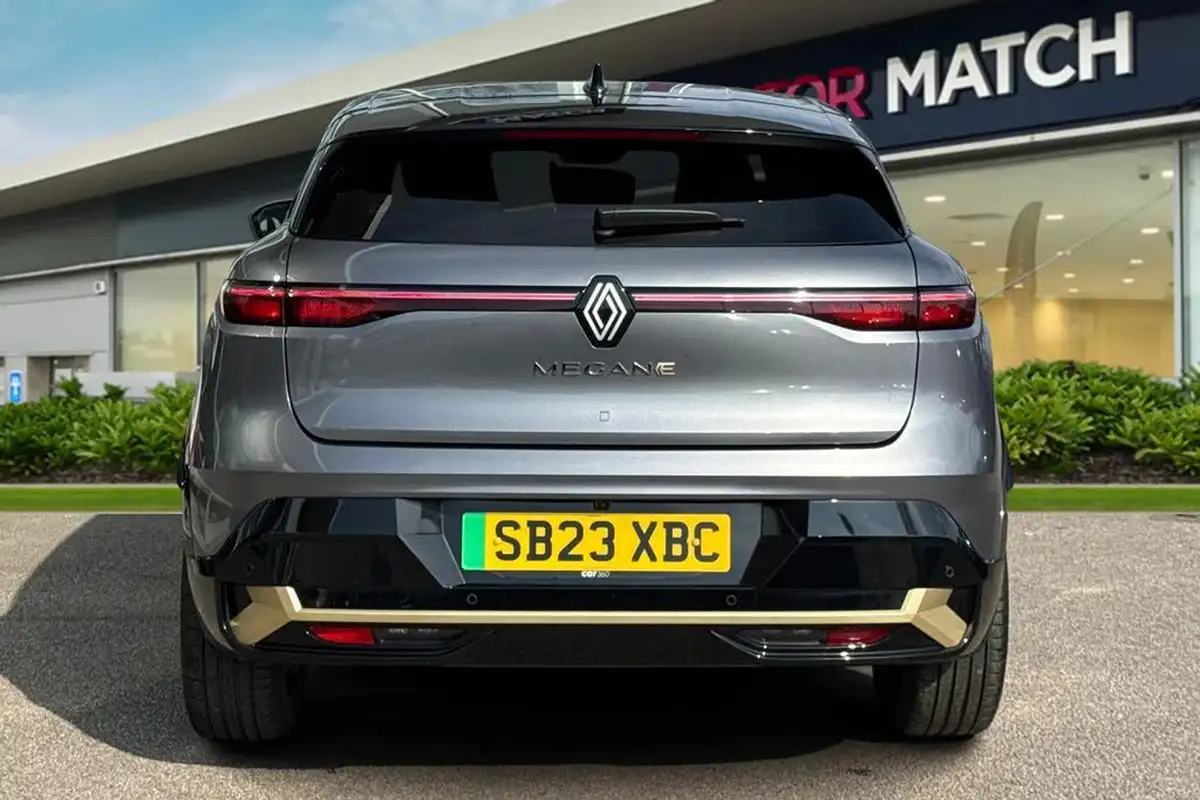 2023-renault-megane-e-tech-e-iconic-big-3