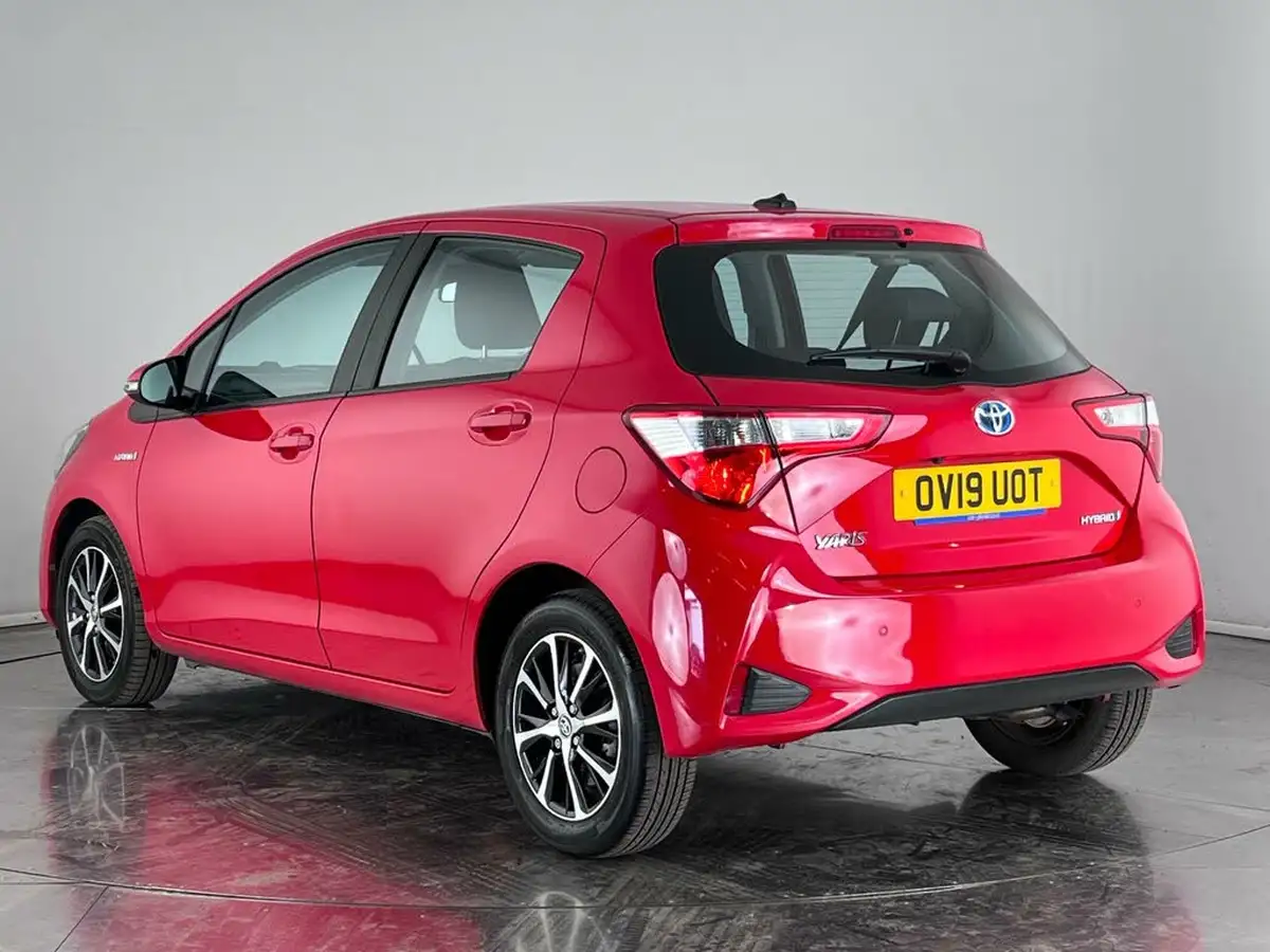 2019-toyota-yaris-15-vvt-i-icon-tech-98bhp-hybrid-1497cc-e-cvt-big-2