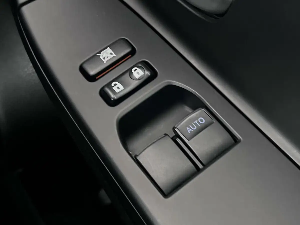 2019-toyota-yaris-15-vvt-i-icon-tech-98bhp-hybrid-1497cc-e-cvt-big-22