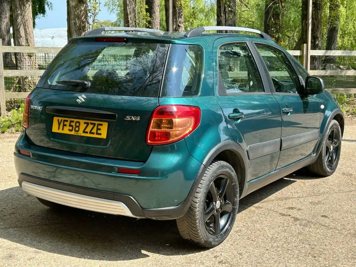 2009-suzuki-sx4-16-glx-big-14