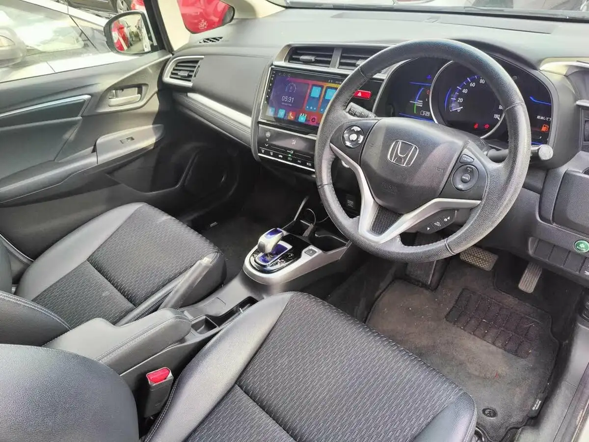 2013-honda-fit-18-hybrid-cruise-big-10