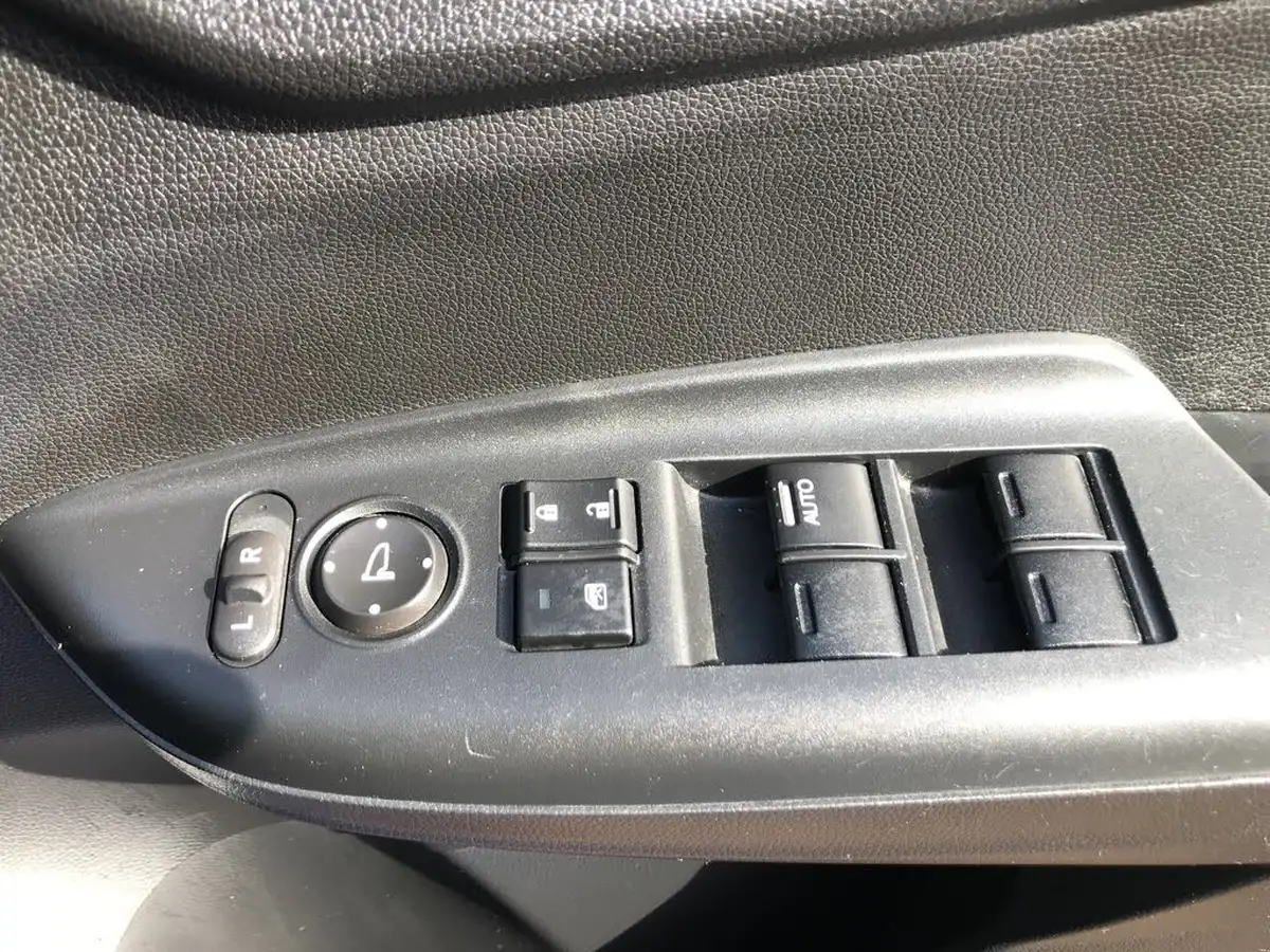 2015-honda-jazz-13-i-vtec-s-big-27