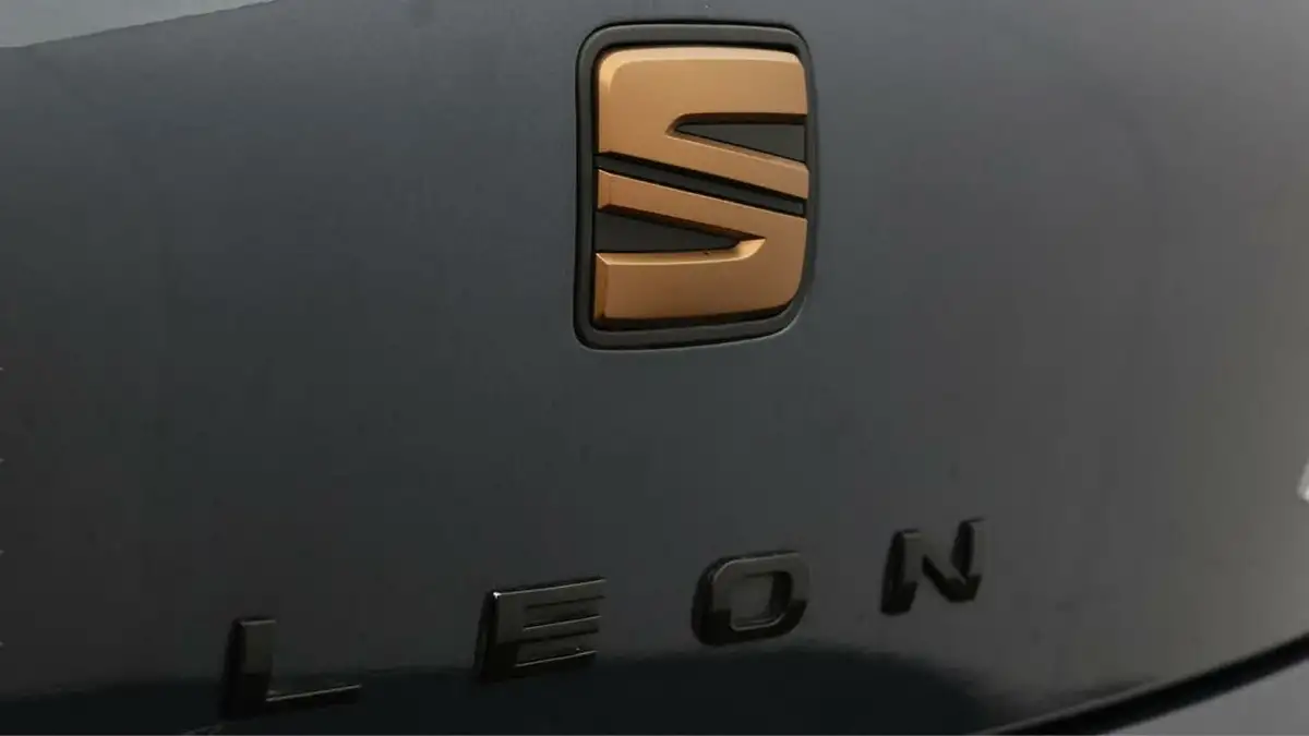 2019-seat-leon-20-tsi-fr-sport-hatchback-big-19
