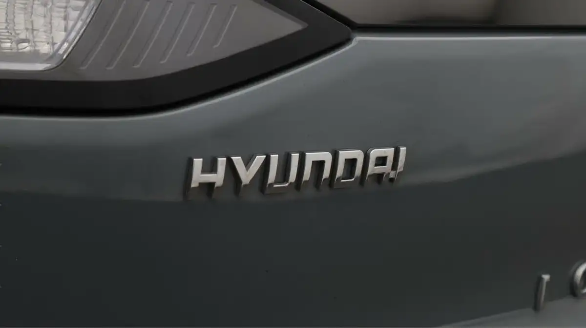 2022-hyundai-ioniq-e-premium-se-electric-big-20