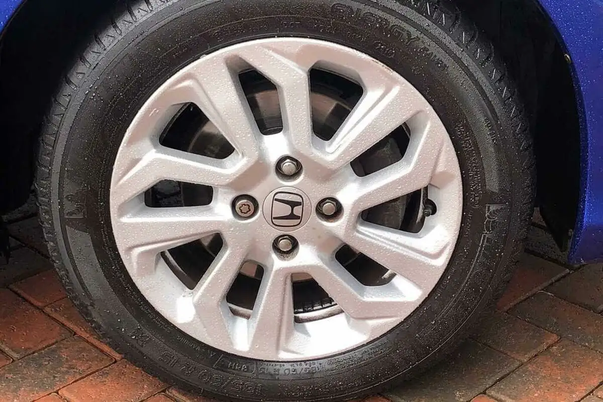2019-honda-jazz-13-i-vtec-se-cvt-big-25