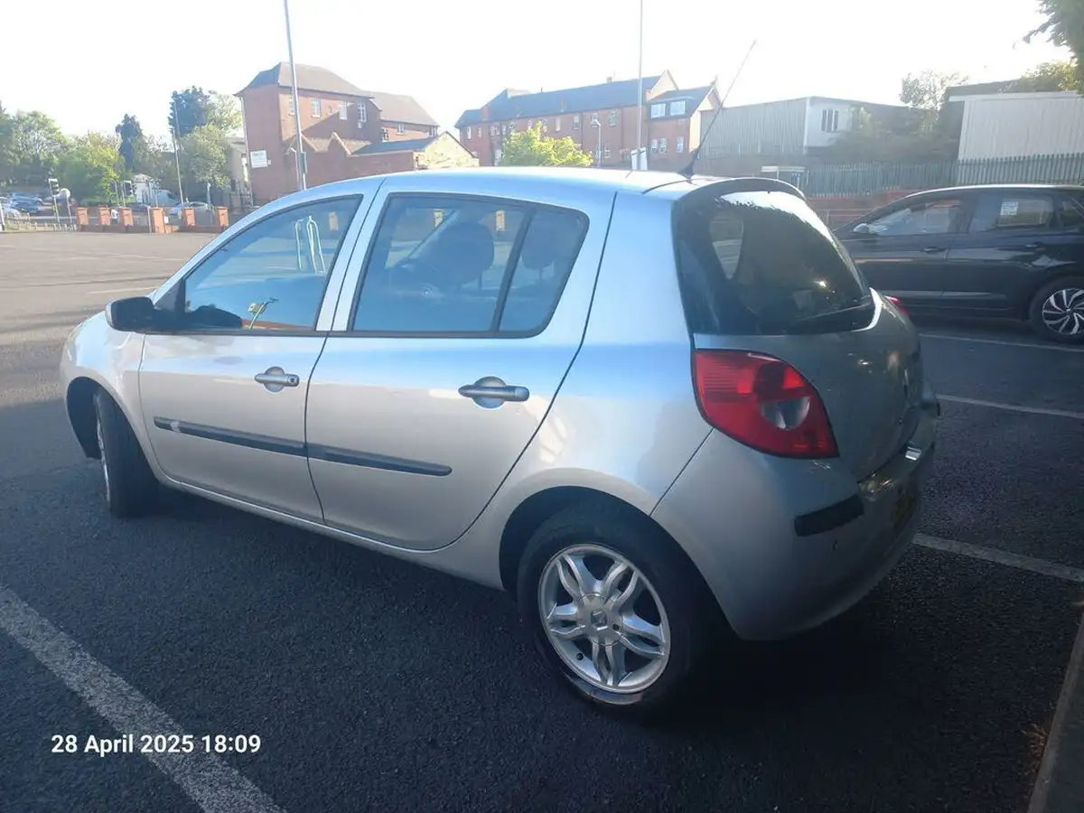 2008-renault-clio-12-expression-16v-75bhp-ac-hatchback-5d-big-3