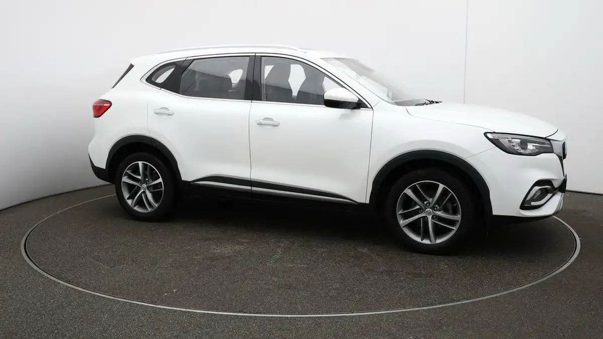 2022-mg-hs-15t-gdi-exclusive-162ps-big-40