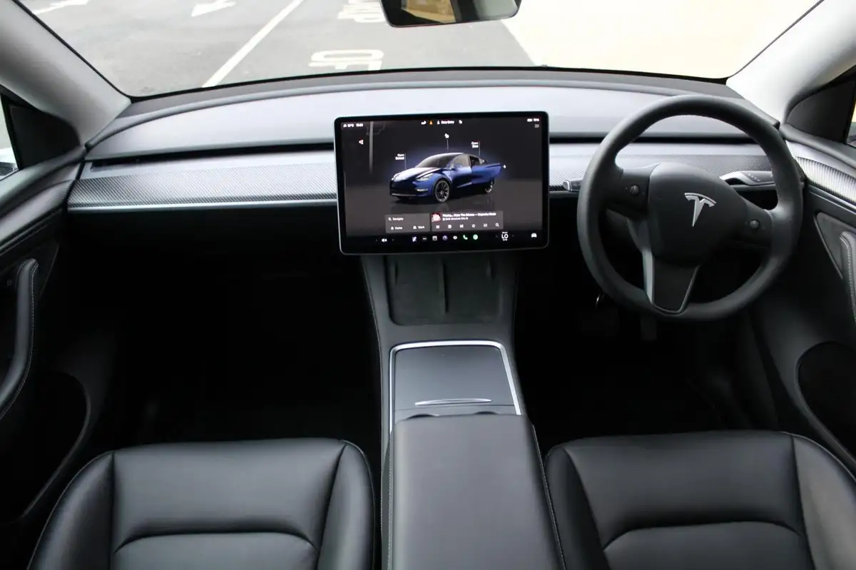 2023-tesla-model-y-e-long-range-big-10