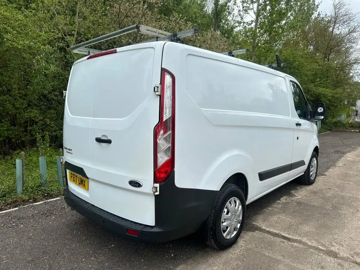 2017-ford-transit-custom-20tdci-290-l1h1-105pseu6-panel-van-big-3