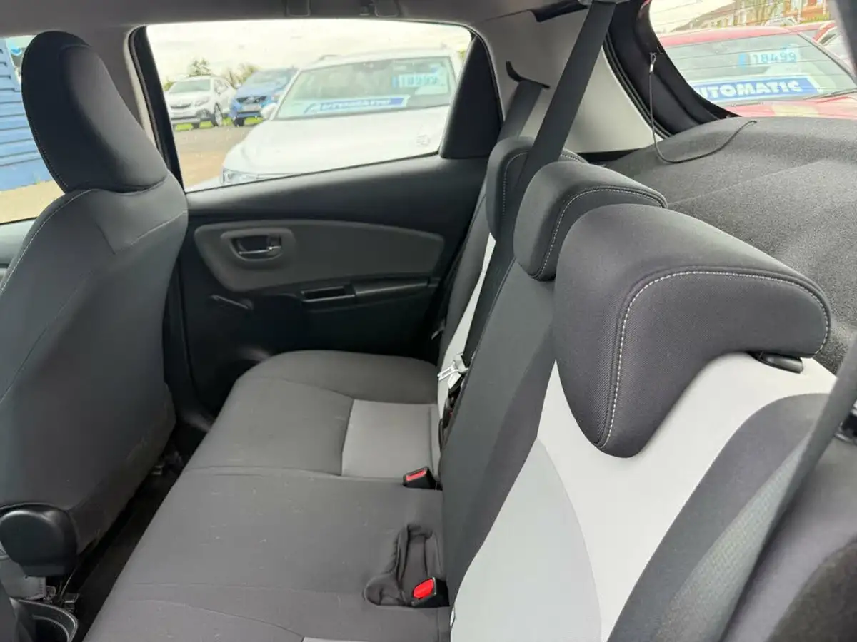 2019-toyota-yaris-15-vvt-i-icon-tech-98bhp-hybrid-1497cc-e-cvt-big-23