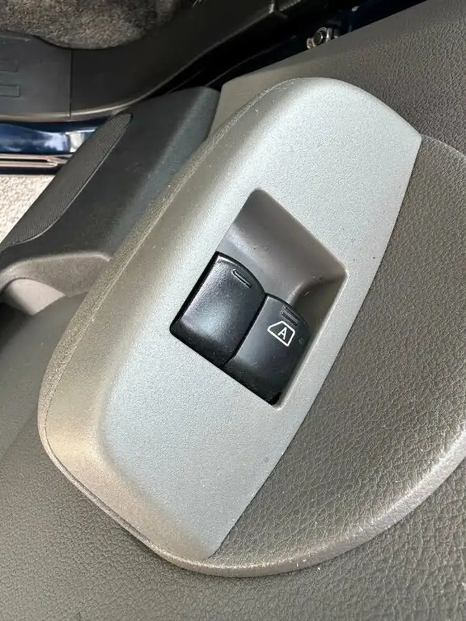 2019-nissan-nv200-15td-acenta-89bhp-crewcab-van-big-14