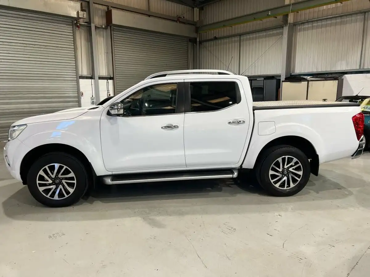 2017-nissan-navara-23dci-tekna-big-5
