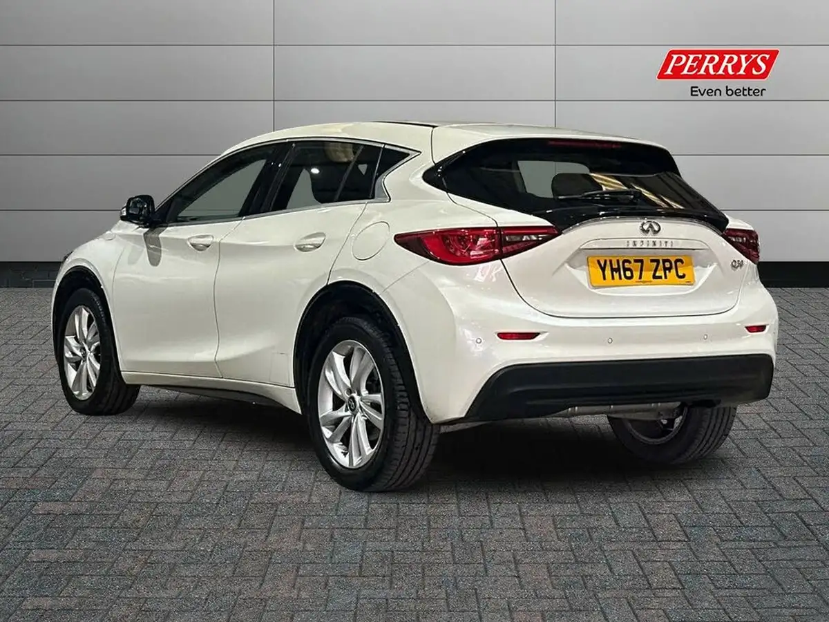 2017-infiniti-q30-15d-se-big-1