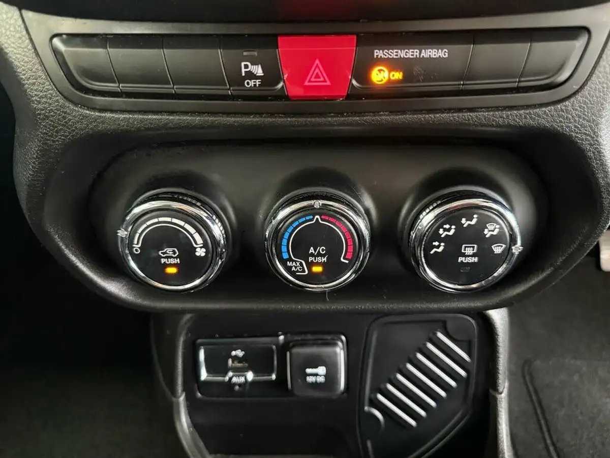 2017-jeep-renegade-16l-e-torq-longitude-big-36