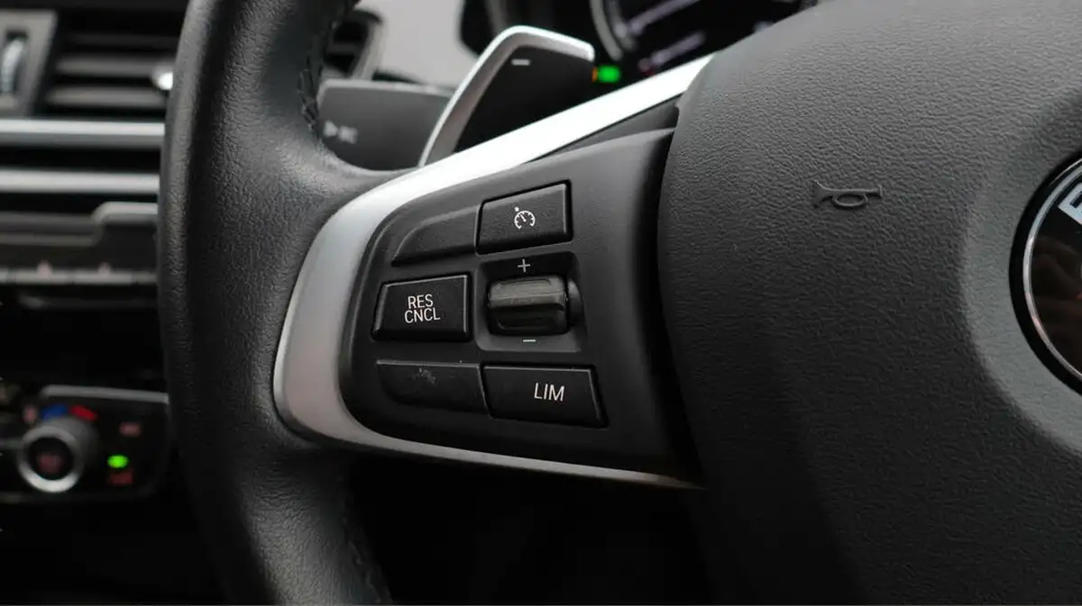 2022-bmw-x1-20-sdrive20i-xline-big-23