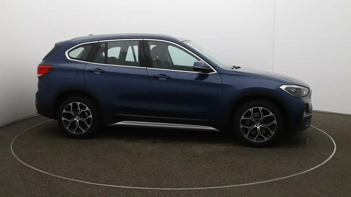 2022-bmw-x1-20-sdrive20i-xline-big-40