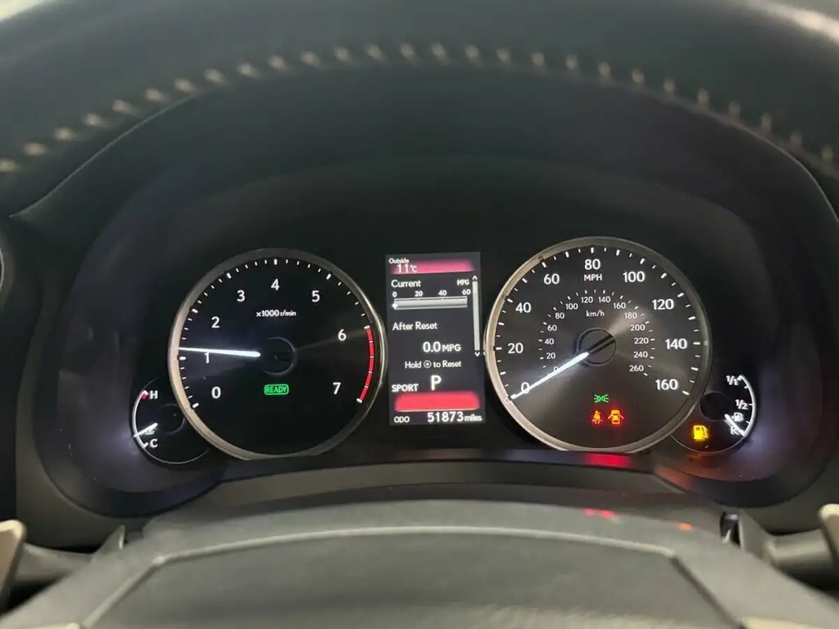 2019-lexus-is-300h-25-is-big-25
