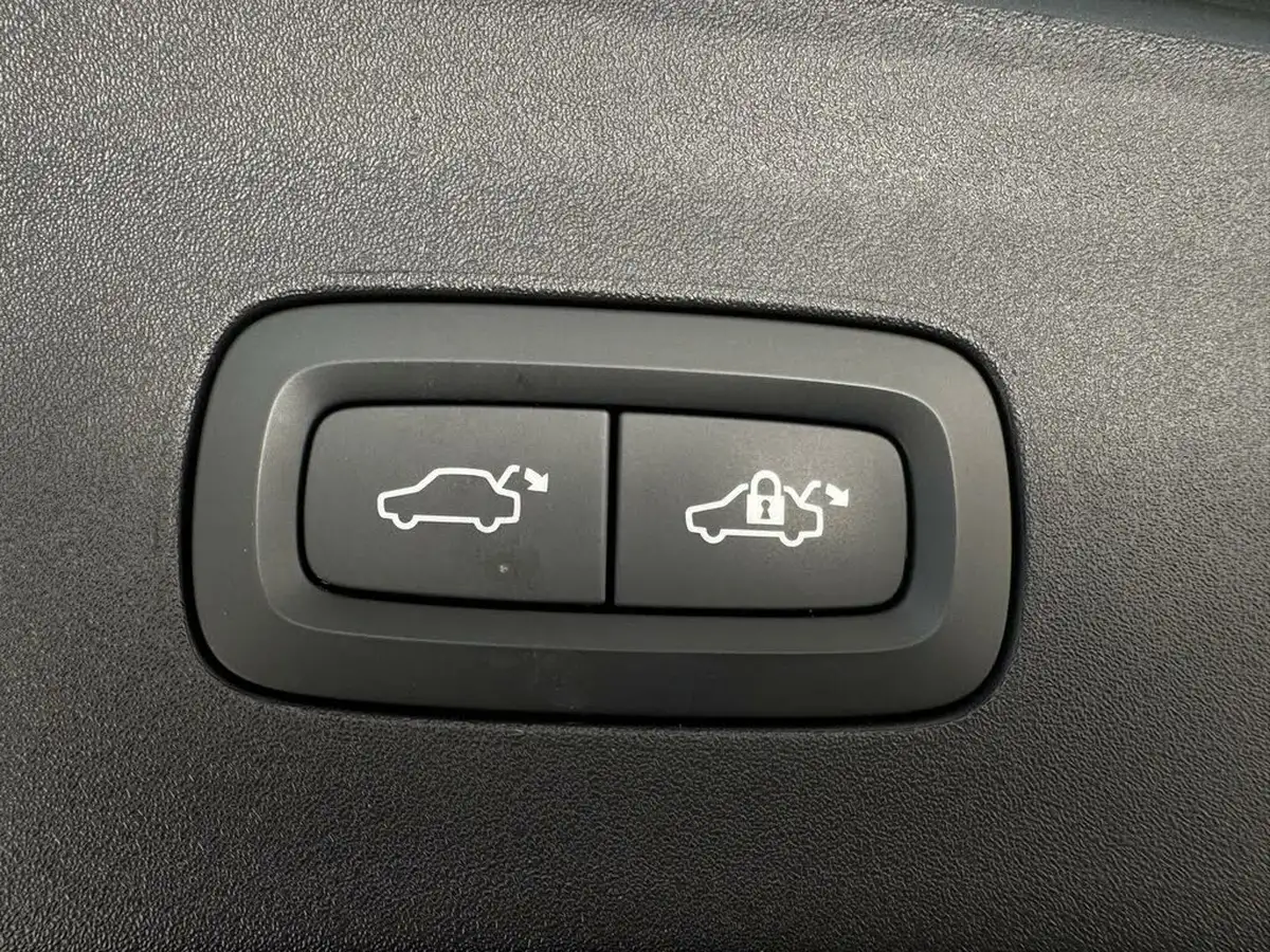 2020-polestar-polestar-2-e-ps2-big-11
