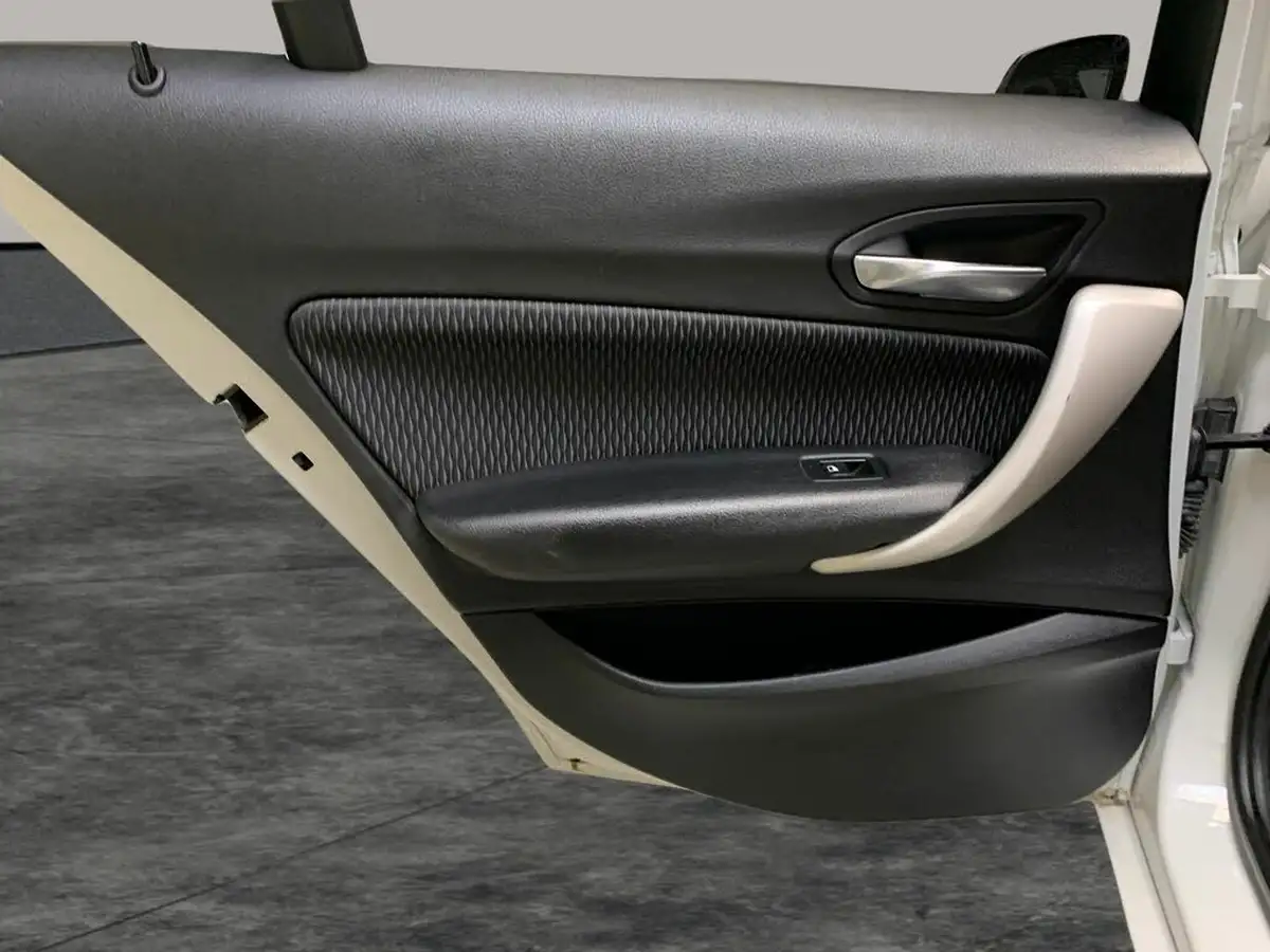 2019-bmw-1-series-15-118i-se-business-ss-5d-auto-big-28