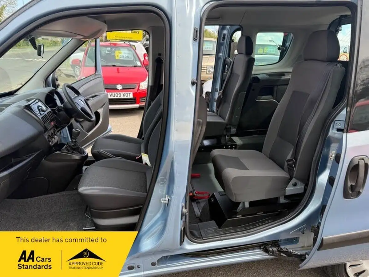 2012-fiat-doblo-14-mylife-16v-7seat-big-9