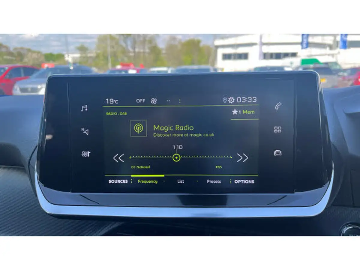 2021-peugeot-2008-suv-12-puretech-allure-premium-130bhp-big-11
