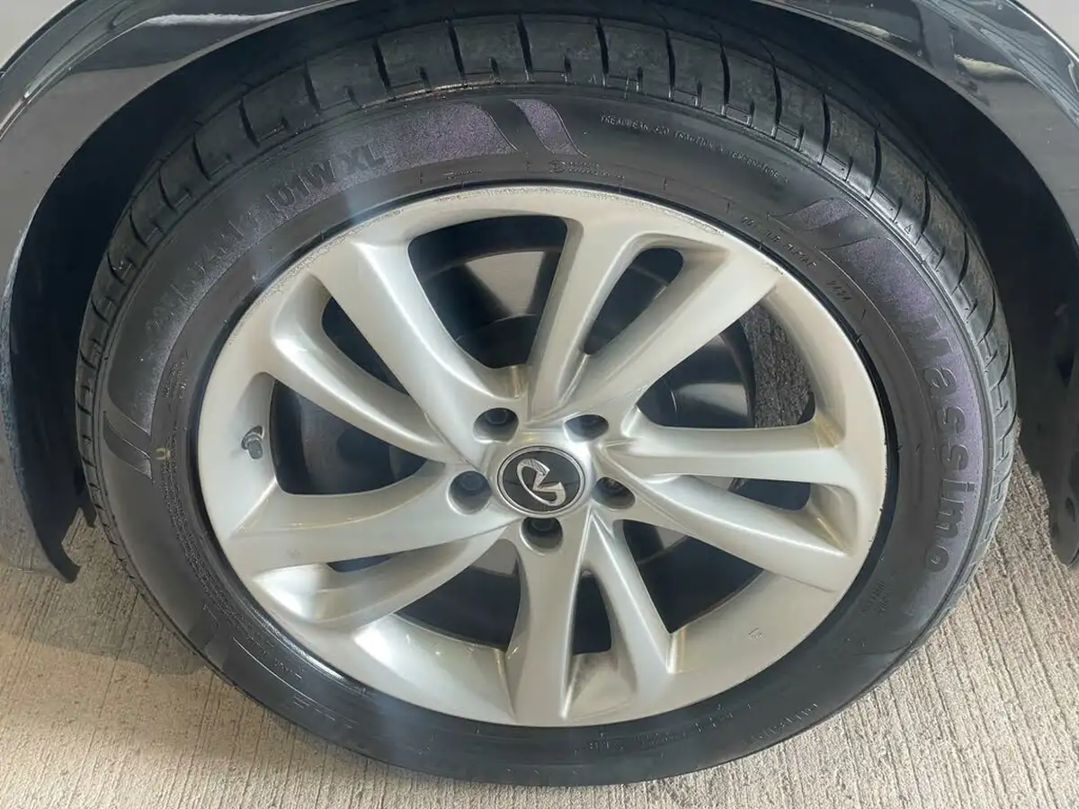 2016-infiniti-q30-22d-premium-big-38