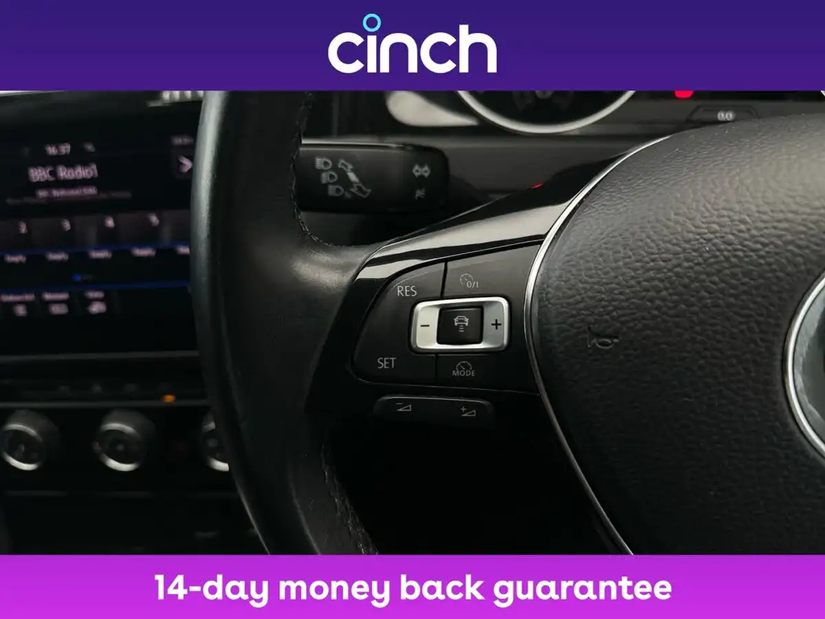 2017-volkswagen-golf-20tdi-gt-bmtss-hatchback-5d-big-23