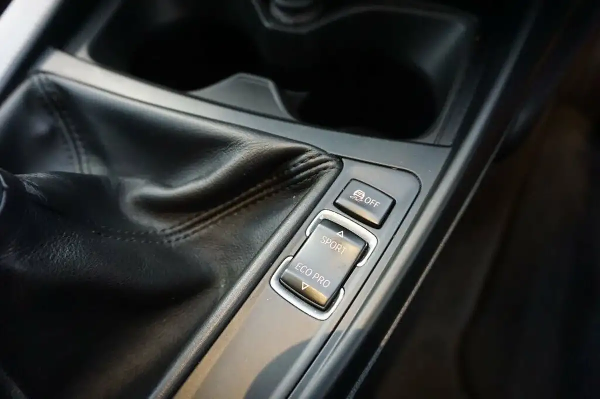 2017-bmw-1-series-30-m140i-5d-big-24