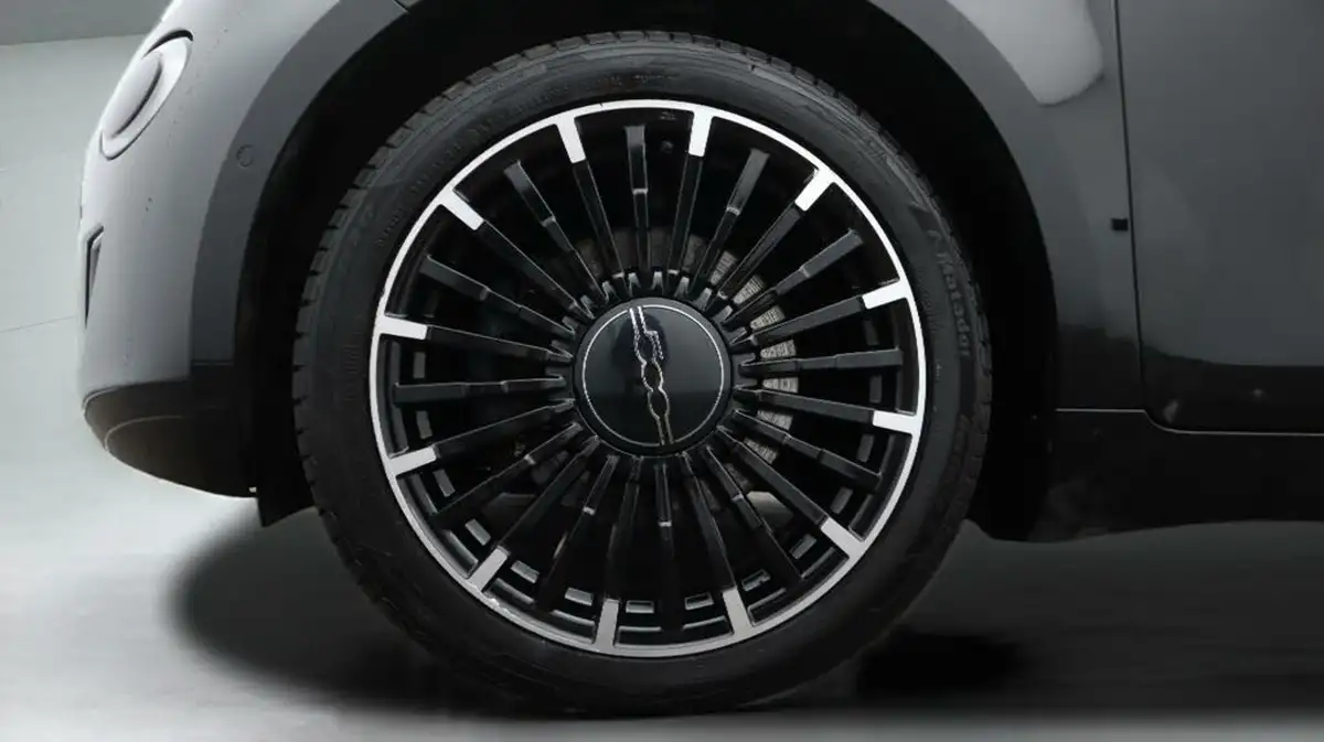 2021-fiat-500-e-la-prima-big-18